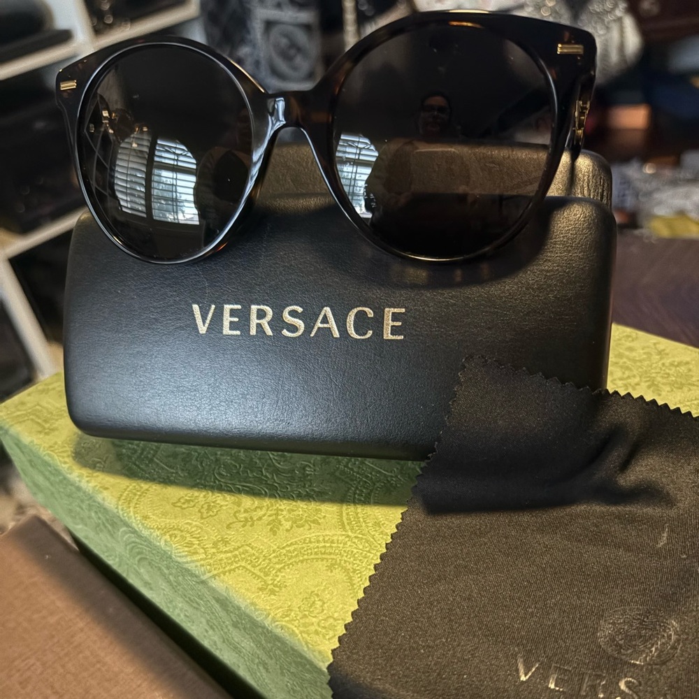 New Versace Classics with Gold Logo Medusa Sunglasses with Case and Cloth